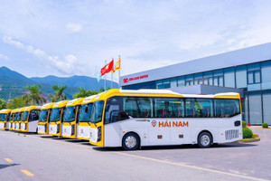Bàn giao lô 30 xe bus, Kim Long Motor mở đầu hợp tác chiến lược với 'ông lớn' vận tải miền Nam