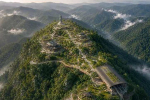 Ngọn núi cao hơn 1.300m của Việt Nam được đề xuất xây cáp treo