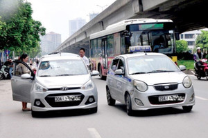 Từ hôm nay, xe ghép, xe tiện chuyến dùng biển trắng chở khách thu tiền sẽ bị phạt tới 14 triệu đồng