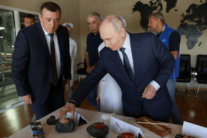 Hàm ý với quan hệ Trung - Nhật khi Tổng thống Nga Putin đặt chân tới Kuril