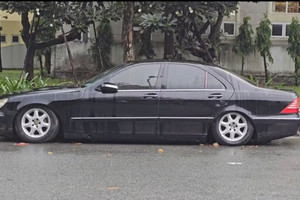 Tìm chủ nhân chiếc Mercedes biển đẹp nằm bất động nhiều tháng gần sân bay Tân Sơn Nhất