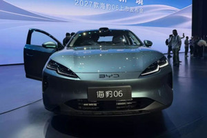 Ra mắt thêm mẫu sedan cỡ trung: Động cơ hybrid, đổ đầy bình chạy 2.370 km, giá từ 387 triệu đồng, tích hợp AI và tự lái thông minh