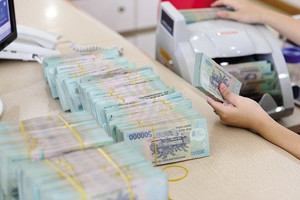Tiền gửi ngân hàng tăng kỷ lục, nguồn vốn khổng lồ đang chảy về đâu?
