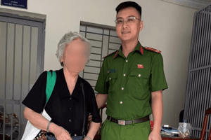 Nhận tin cụ bà 76 tuổi rút 600 triệu đồng, công an lập tức đến ngân hàng xác minh, mời về trụ sở làm việc