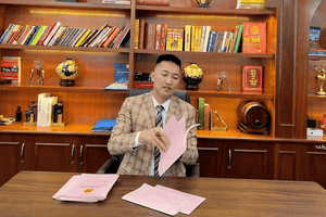 Trước khi bị bắt, Huấn Hoa Hồng từng làm Chủ tịch công ty bất động sản, vốn điều lệ chỉ 2 tỷ đồng