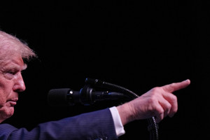Tổng thống Mỹ Trump tuyên bố chặn chương trình hạt nhân của Iran, dọa tấn công Oman