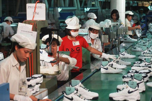 Nike tiếp tục chọn Việt Nam là cứ điểm sản xuất giày dép lớn nhất thế giới, kéo theo hệ sinh thái tạo việc làm cho hơn 460.000 người