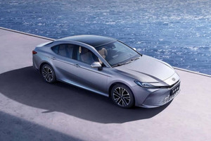 Đấu lại hãng ô tô Trung Quốc, Camry 2027 lên đời với màn hình khổng lồ, ghế massage, dàn âm thanh 14 loa khiến khách Việt mê mẩn
