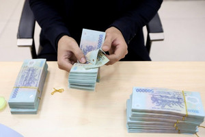Vì sao người dân thích gửi tiền ngân hàng?