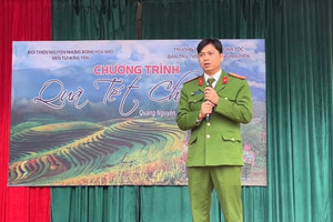 Chiến sĩ Công an bán vàng cưới giúp đỡ đồng bào, tổ chức các chuyến thiện nguyện hỗ trợ trẻ em vùng khó khăn