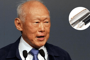 Bút máy của cố Thủ tướng Singapore được bán với giá gần 10 tỷ đồng