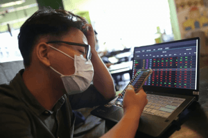 Dòng tiền chứng khoán xoay nhanh, nhà đầu tư cá nhân đang cần một cách chơi khác?