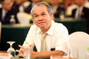 Bán chuối 300.000 đồng/quả, bầu Đức thưởng 800 triệu cho nhân sự ‘khó tuyển hơn giám đốc ngân hàng’, tuyên bố thêm sẽ có nhiều tri ân