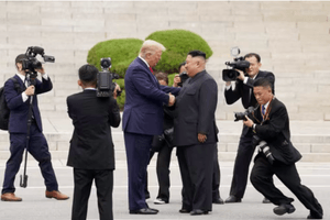 Tổng thống Trump yêu cầu sắp xếp cuộc gặp Chủ tịch Kim Jong Un trong năm nay