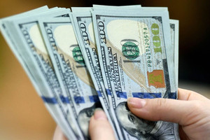 Tỷ giá hôm nay 19/8: USD ngân hàng giảm 40 đồng, tỷ giá trung tâm tăng