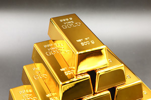 Giá vàng hôm nay 19/8: Ổn định sau cú giảm mạnh, lợi suất trái phiếu Mỹ và giá dầu cùng gây sức ép