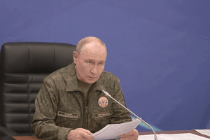 7 kho hàng khổng lồ chìm trong biển lửa: 'Amazon nước Nga' bị giáng đòn nặng nề, ông Putin lên tiếng