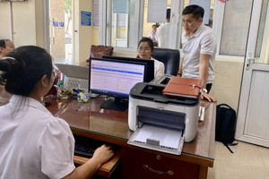 Mỗi cán bộ, công chức, viên chức được nhận 500.000 đồng/tháng, thực hiện trong 12 tháng, ai thuộc nhóm đối tượng hưởng?