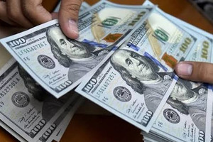 Tỷ giá hôm nay 20/8: USD ngân hàng đi ngang, thị trường tự do tăng 100 đồng