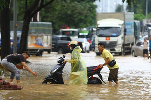Hà Nội chuẩn bị kịch bản 'chống tê liệt' giao thông khi mưa cực đoan