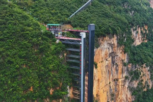 Láng giềng Việt Nam xây thang máy giữa hẻm núi ở độ cao 288m, rút ngắn thời gian di chuyển từ 3 giờ xuống còn 30 phút