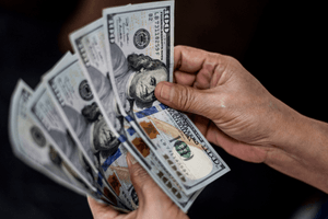Tỷ giá hôm nay 21/8: Tỷ giá trung tâm tăng, USD ngân hàng giảm mạnh