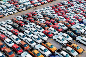Ô tô xăng giảm giá kỷ lục, người Việt chần chừ trước ngã rẽ sang xe điện