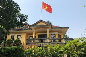 Căn biệt thự cổ gắn với vị Đại tướng duy nhất trong lịch sử hiện đại đánh bại 4 cường quốc trên thế giới, nằm trên hòn đảo giữa lòng hồ nhân tạo rộng 2.500ha