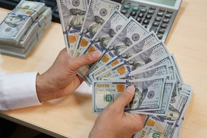Tỷ giá hôm nay 25/8: USD đồng loạt tăng mạnh, thị trường tự do áp sát 26.000 đồng