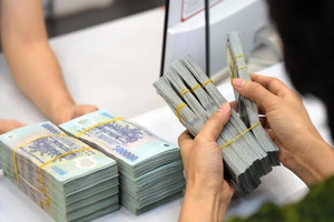 Lãi suất không kỳ hạn thấp, một nhà băng vẫn hút hơn 800.000 tỷ đồng tiền gửi