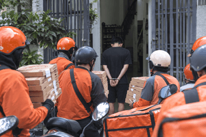 Nam thanh niên đặt 300 chiếc pizza trị giá 260 triệu đồng bị bắt giữ, đối diện mức án 8 năm tù giam
