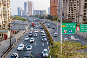 Xử phạt lỗi không giữ khoảng cách trên cao tốc: Đi cách bao nhiêu mét thì đúng luật?