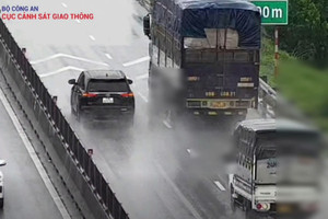 Nóng: Từ ngày mai bắt đầu xử phạt lỗi không giữ khoảng cách an toàn trên cao tốc, mức phạt cao nhất lên đến 22 triệu đồng, trừ 10 điểm giấy phép lái xe