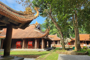 Chiêm ngưỡng cung điện kiến trúc gỗ lim lớn nhất Việt Nam: Tiêu tốn 2.000m³ gỗ trăm tuổi, long sàng được sơn son, dát vàng
