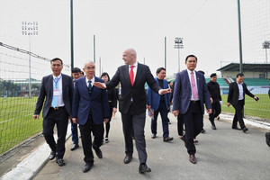 Rời Mỹ Đình sau đêm Việt Nam vô địch, Chủ tịch FIFA lập tức thăm sân vận động 60.000 chỗ do tỷ phú Phạm Nhật Vượng xây dựng