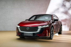 Hãng xe quen thuộc tại Việt Nam ra mắt mẫu sedan điện cỡ D: Tầm hoạt động 560km, ngôn ngữ thiết kế KODO, giá từ 932 triệu