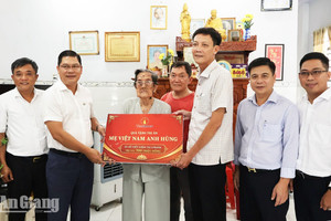 Tỷ phú Phạm Nhật Vượng tặng 2 Mẹ Việt Nam Anh hùng sổ tiết kiệm LPBank với tổng giá trị 1,4 tỷ đồng