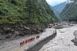 Nepal từ chối các đội cứu hộ nước ngoài sau thảm họa ‘sóng thần trên cạn’
