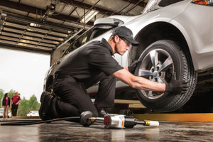 Kinh nghiệm lái xe an toàn cho runner: Thoát bẫy chuột rút và buồn ngủ