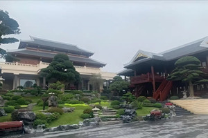 Trưởng thôn trẻ nhất Việt Nam sở hữu biệt phủ nghìn m2: Sân vườn kiểu Nhật, bộ 8 cây quý hiếm được định giá hàng chục tỷ