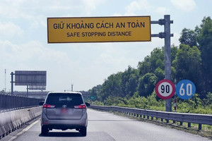 Một tính năng trên ô tô giúp tài xế giữ khoảng cách an toàn khi đi cao tốc
