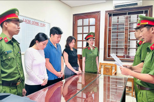 Triệt phá xưởng thuốc đông y giả tại Thanh Hóa: Sự thật tai hại sau những liều thuốc dán mác lương y gia truyền