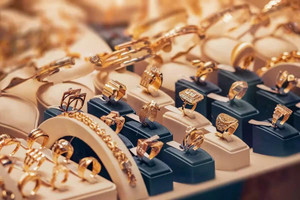 Giá vàng đứt chuỗi 5 tuần tăng liên tiếp, giới chuyên gia vẫn thấy động lực từ con số ‘40.000 tỷ USD’