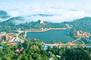 Ngọn núi cao hơn 700m của Việt Nam được đề xuất quy hoạch giống mô hình núi Nga Mi (Trung Quốc)