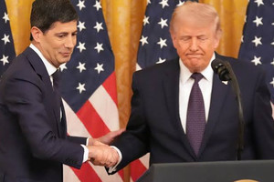 Ông Trump bất ngờ tuyên bố kinh tế Mỹ có thể tăng 20%, Fed không cần tăng lãi suất