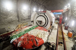 Huy động hai cỗ máy TBM khổng lồ đào xuyên lòng núi suốt 706 ngày, mở đường cho dự án đường sắt dài 55km