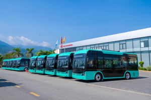 Hãng xe Việt Kim Long Motor bàn giao lô 20 xe buýt cho doanh nghiệp vận tải nổi tiếng tại Khánh Hòa