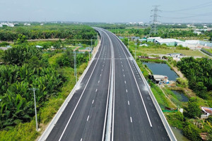 Cao tốc gần 30.000 tỷ đồng kết nối sân bay Long Thành hoàn thành hơn 99%, dự kiến thông xe toàn tuyến cuối tháng 9