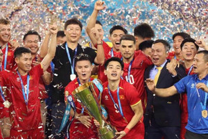 Đại gia sinh năm 1976 chính thức hoàn tất trao thưởng 7,5 tỷ đồng cho đội tuyển Việt Nam