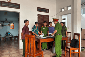 Khởi tố, khám xét nơi ở của một nguyên Trưởng thôn